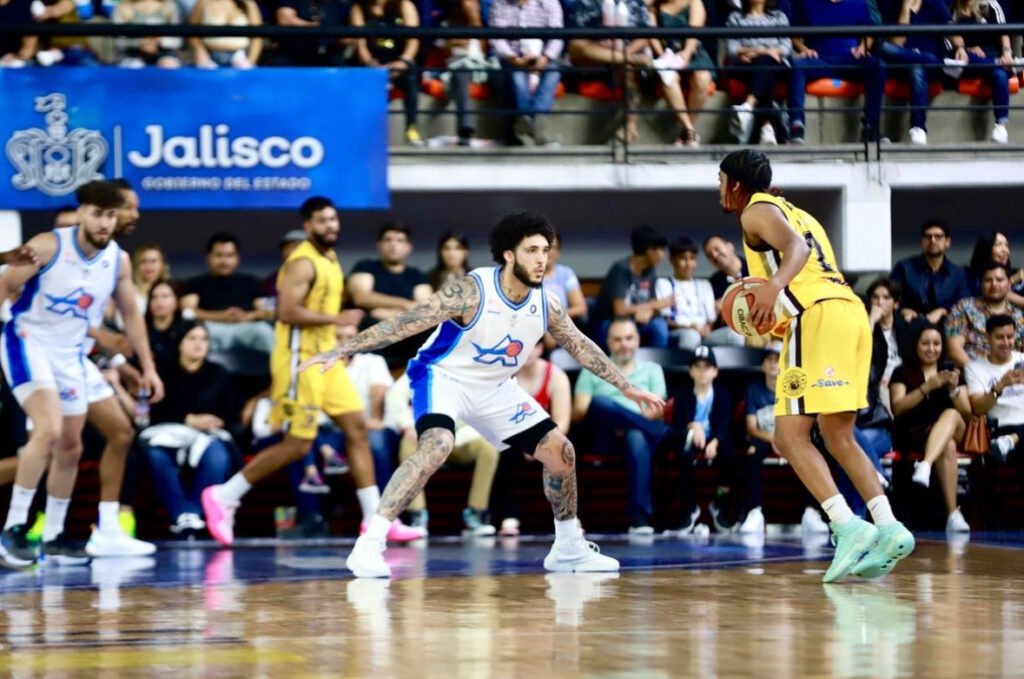 LiAngelo Ball squarely playing defense in his New Big Baller Brand G3 sneakers. LiAngelo Ball's ankles looking strong.